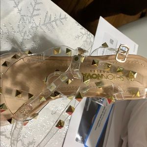 Shoe